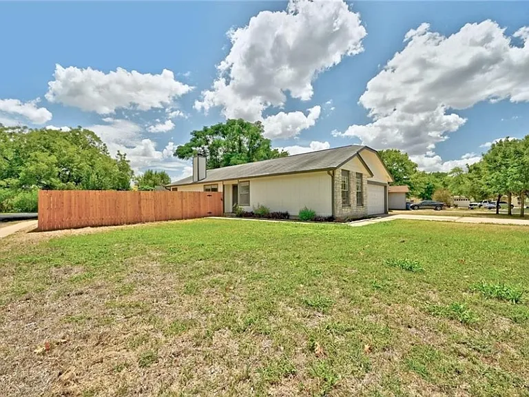 9601 Holly Springs Dr — Photo 17