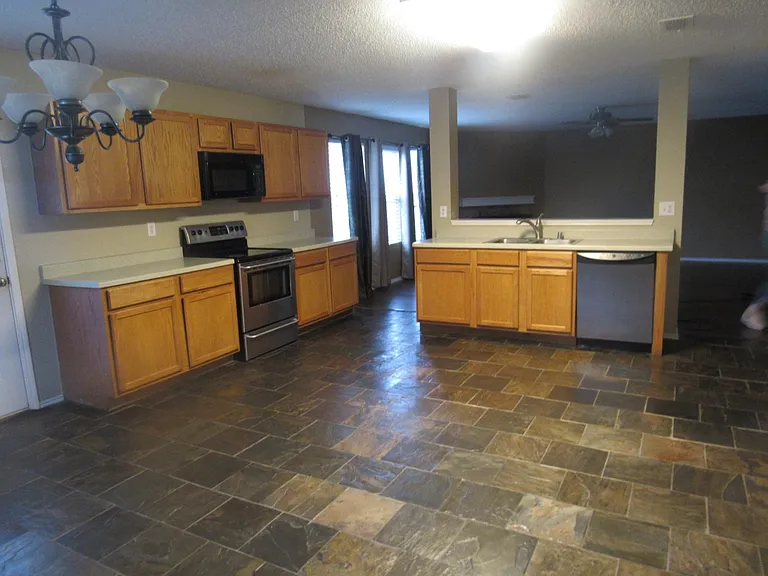 8724 Hunters Trl — Photo 16
