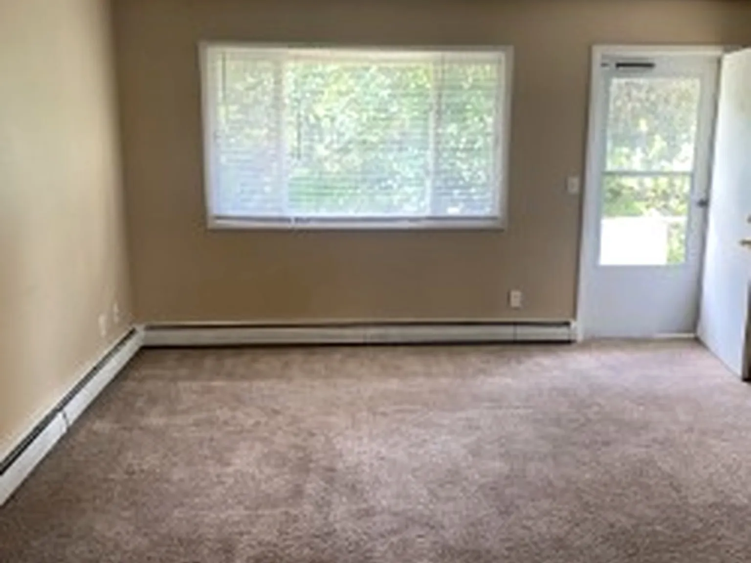 2 bed, 700 sqft, $1,345 — Photo 3