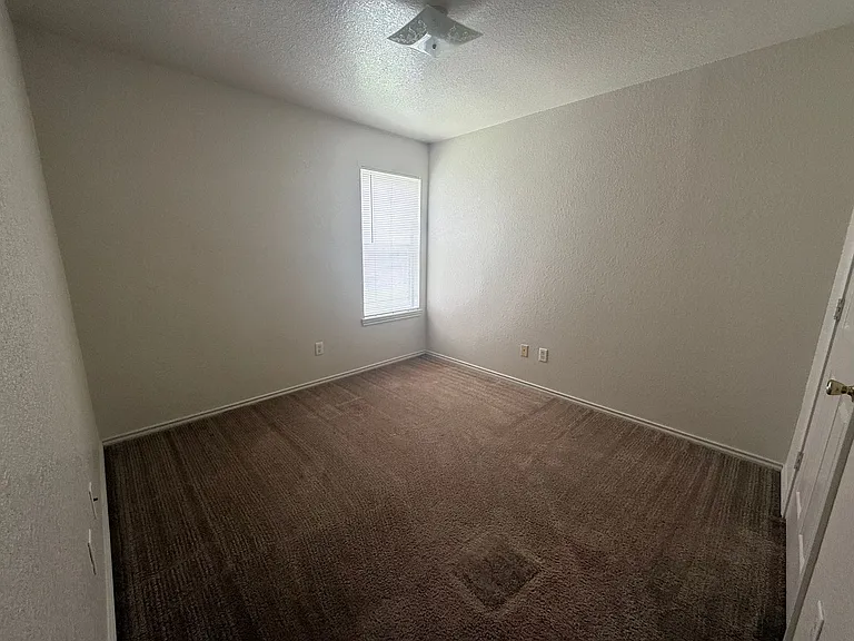 3301 Hereford Ln — Photo 8