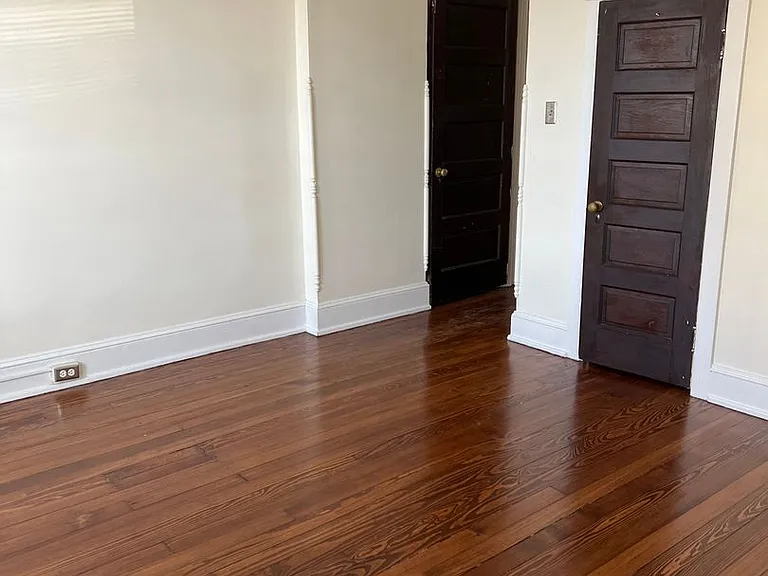 1320-1322 Chelsea Ave — Photo 25
