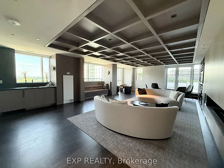 560 Rideau St #423 — Photo 32