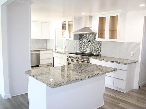 Amazing kitchen with chef range/oven, granite counters and stainless appliances.