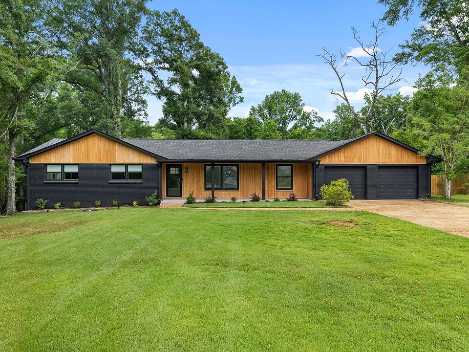 1st image of 223 Spring Ct