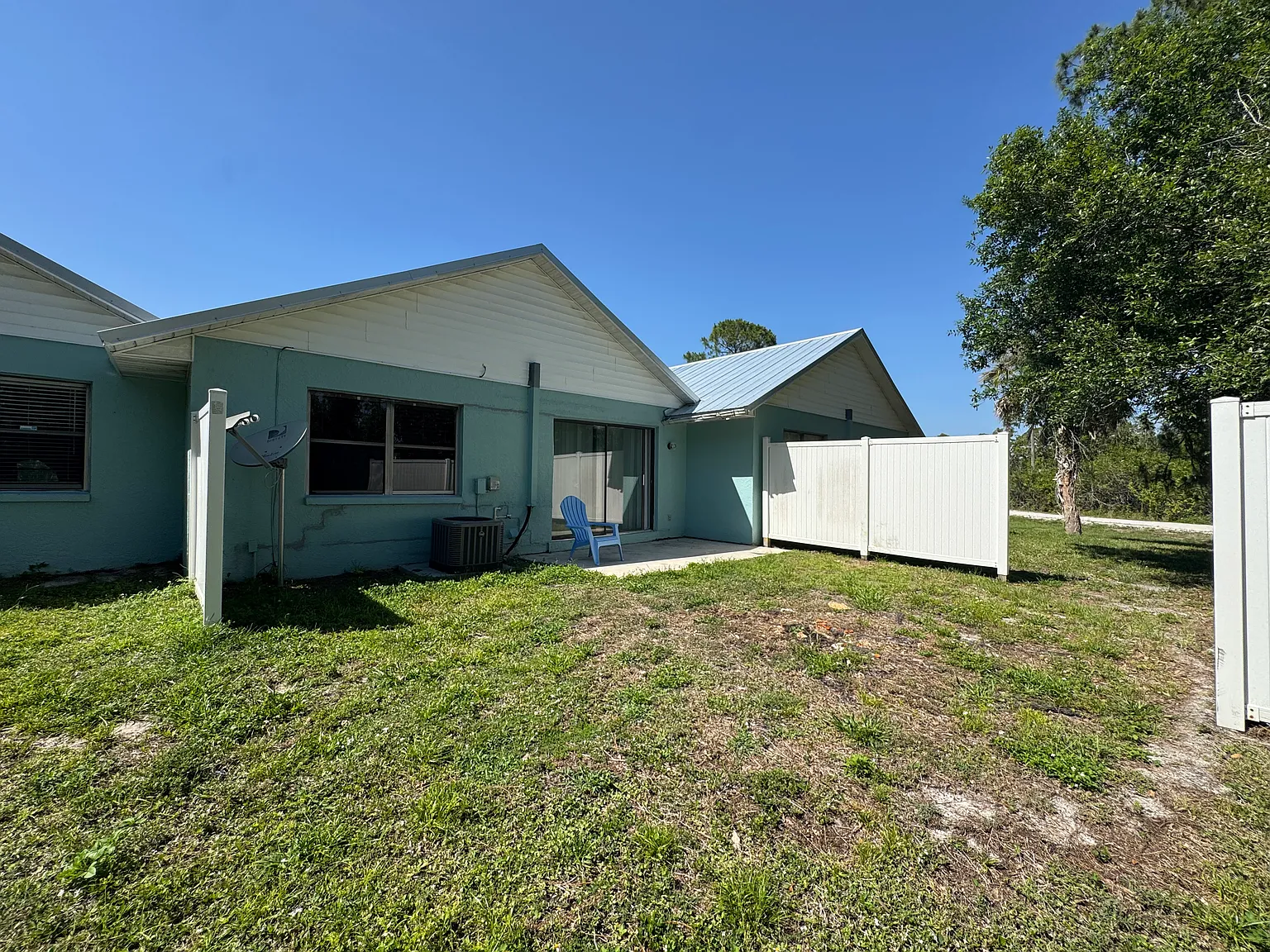 28425 Chinquapin Dr — Photo 3