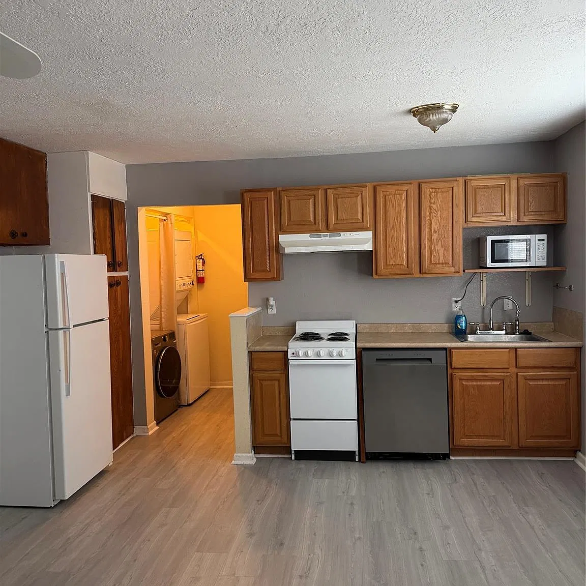 Studio, 1.0 bath, 480 sqft, $825 — Photo 2