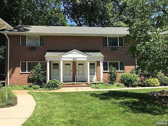 2nd image of 310 Washington Dr