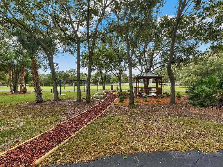 6760 Waterton Dr — Photo 42
