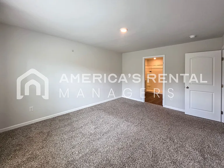 1508 Heritage Cir SE — Photo 31