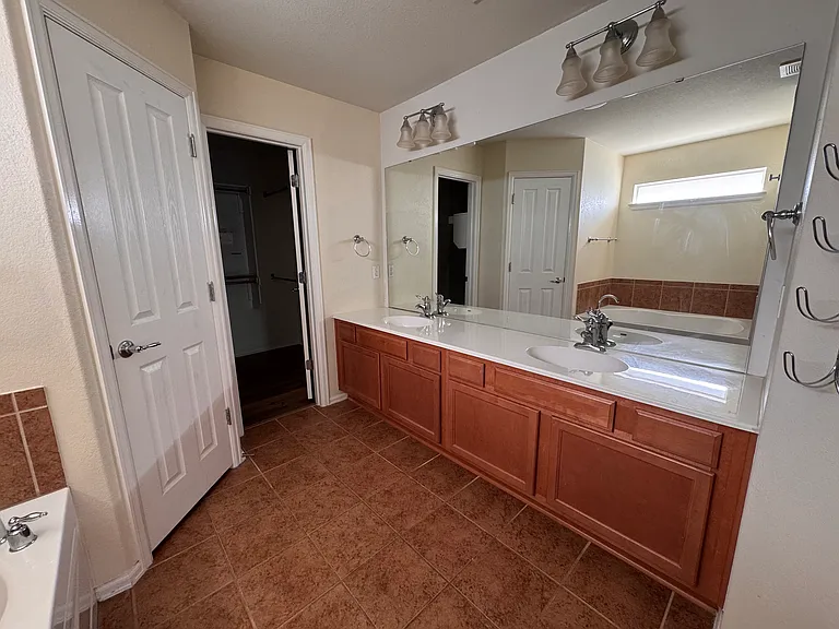 615 Kingfisher Ln — Photo 11