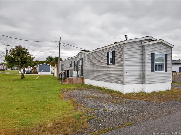 3 Daisy St, Saint John, NB E2M 5M9