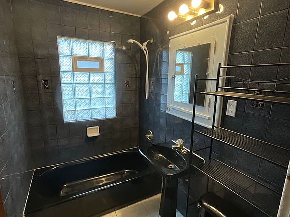 3rd image of 5328 N 35th St