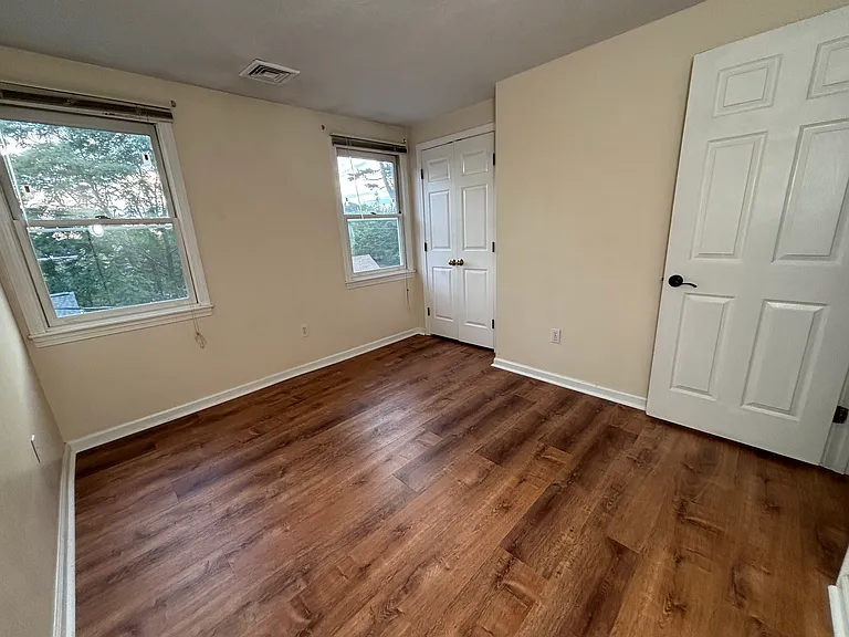 118 Montclair Ave — Photo 12