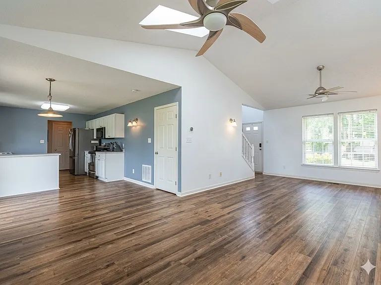 3516 King Edward Way — Photo 5