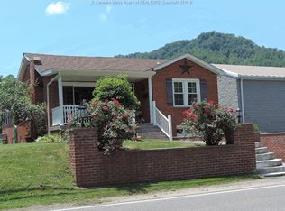 216 Riverside Dr W, Madison, WV 25130