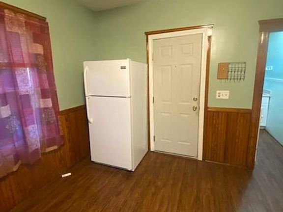 3rd image of 301 Illinois St Unit 3
