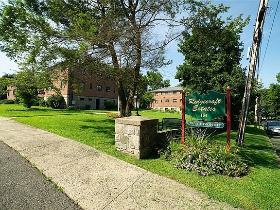 3rd image of 154 Martling Ave APT G2