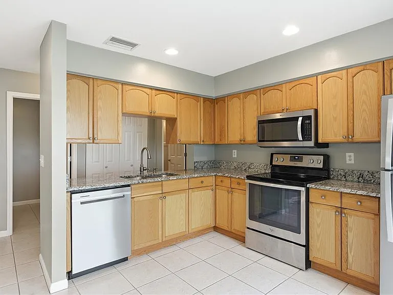 2914 Cypress Green Dr — Photo 12