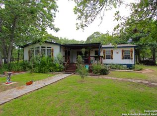 193 Mil Encinos, Adkins, TX 78101