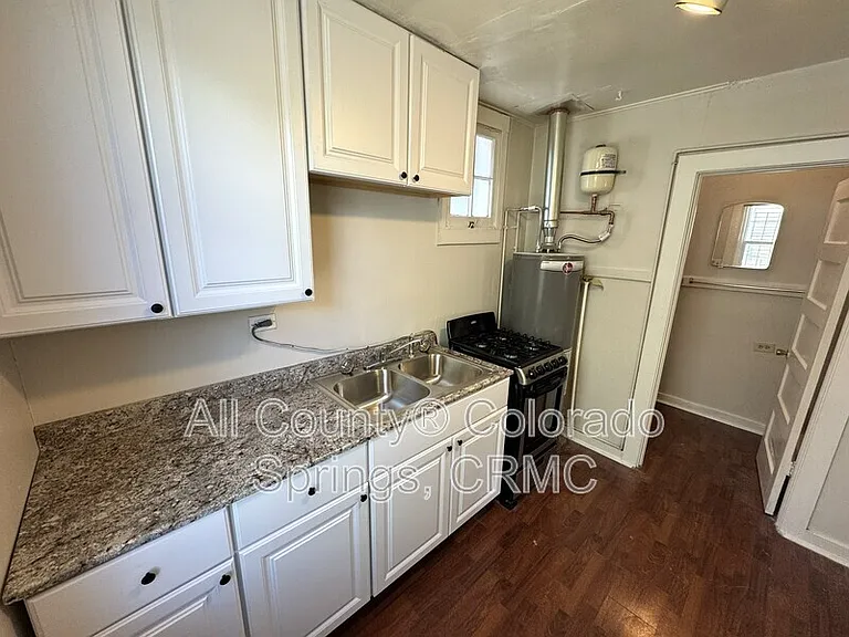 215 E Dale St — Photo 9
