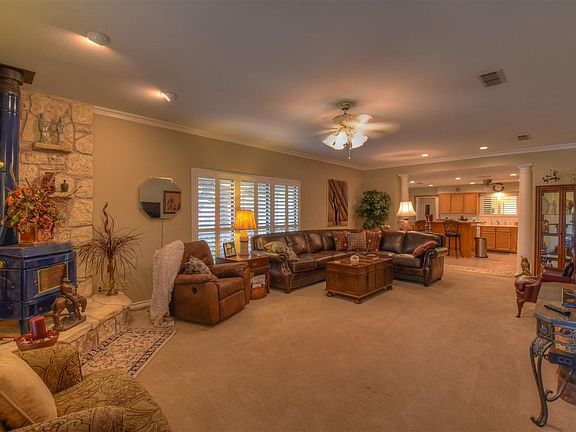 3rd image of 213 Bridgepoint Dr