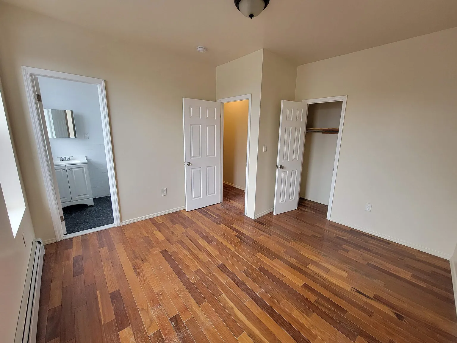 3 bed, 1000 sqft, $3,950 — Photo 4
