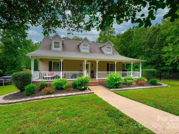 2759 Country Meadows Ln, Valdese, NC 28690