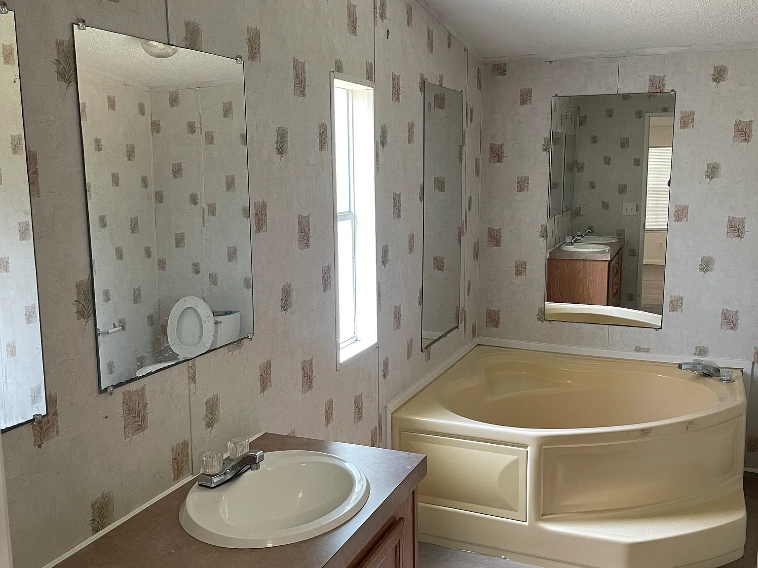 3 bed, 1500 sqft, $2,000 — Photo 2