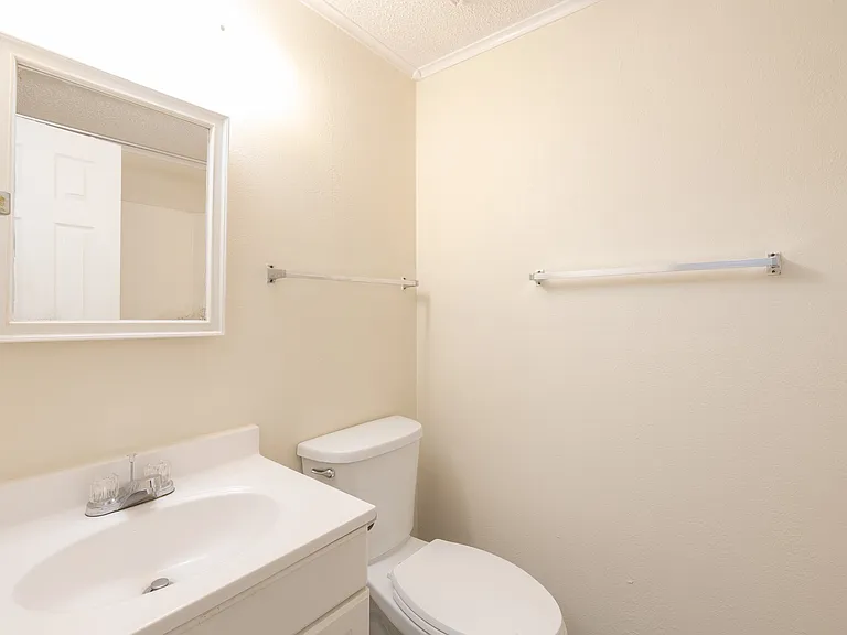 Crystal Court Apartments — Photo 53