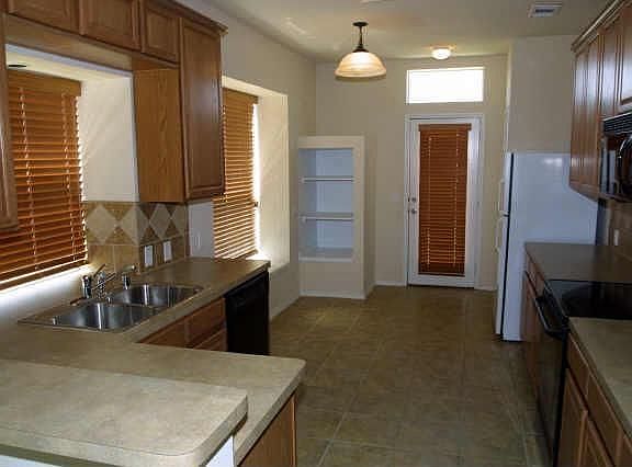 4th image of 11406 Chaucer Dr