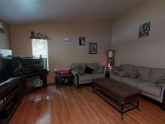 4th image of 410 E Timberlake Dr