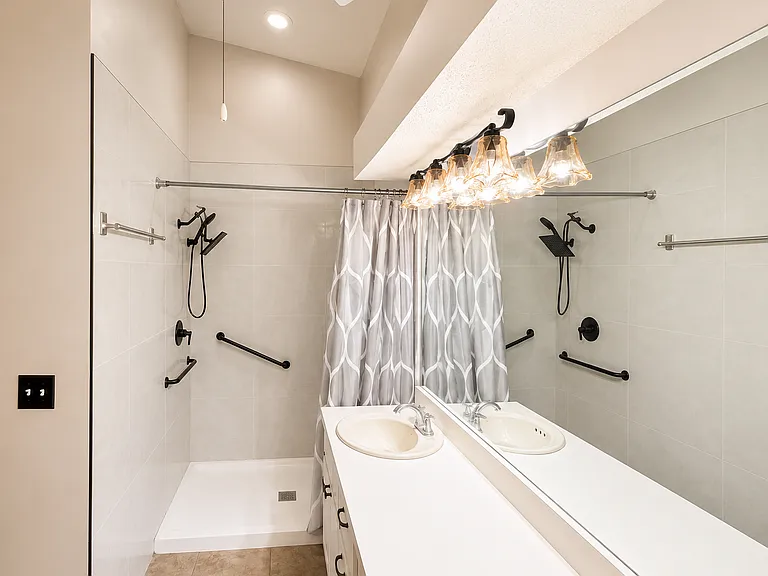 1128 Bloom Hill Ave — Photo 4