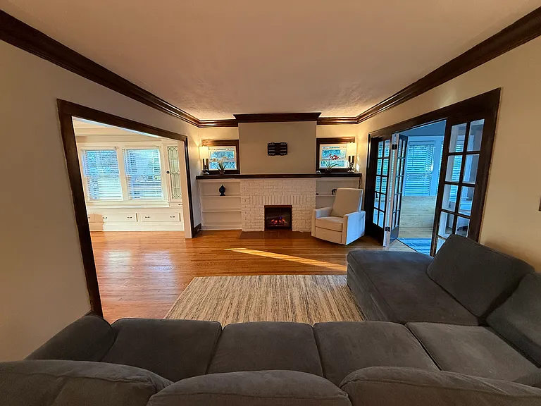 1124 Summit Ave — Photo 2