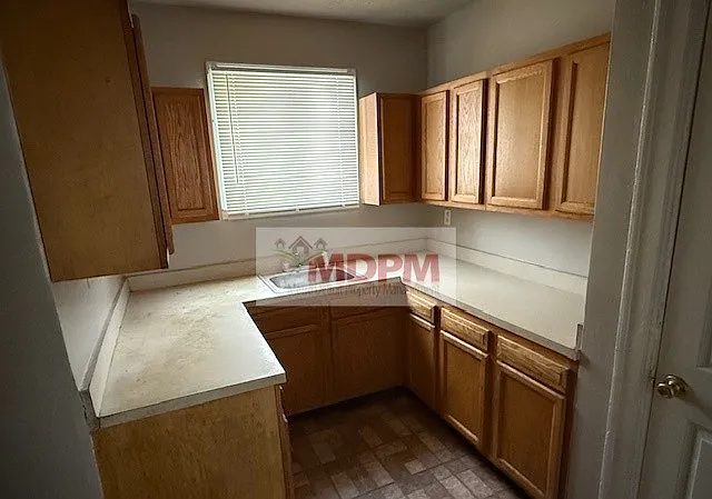 3 bed, 1000 sqft, $925 — Photo 2