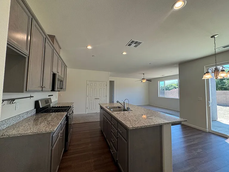 13333 Peach St — Photo 5