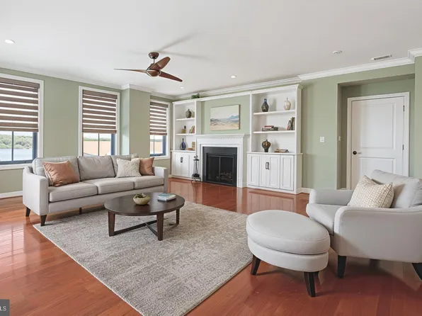 485 Harbor Side St APT 703, Woodbridge, VA 22191