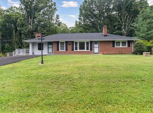 777 Jasper Wood Rd, Hurt, VA 24563