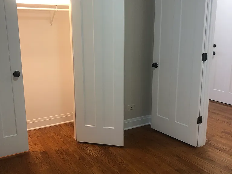 2706 W Ainslie St #2E — Photo 8