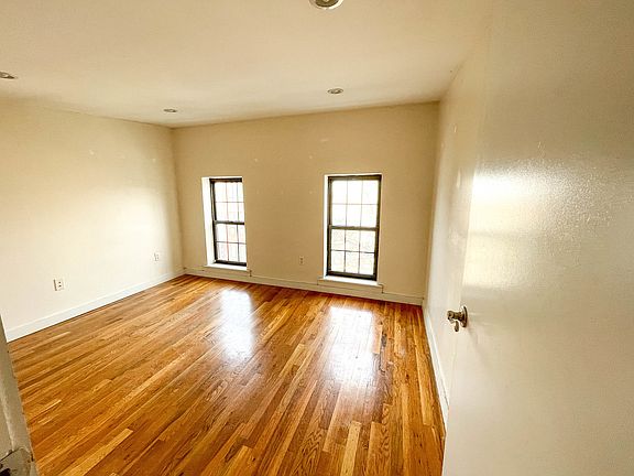 5th image of 48 Wilson Ave #C2r