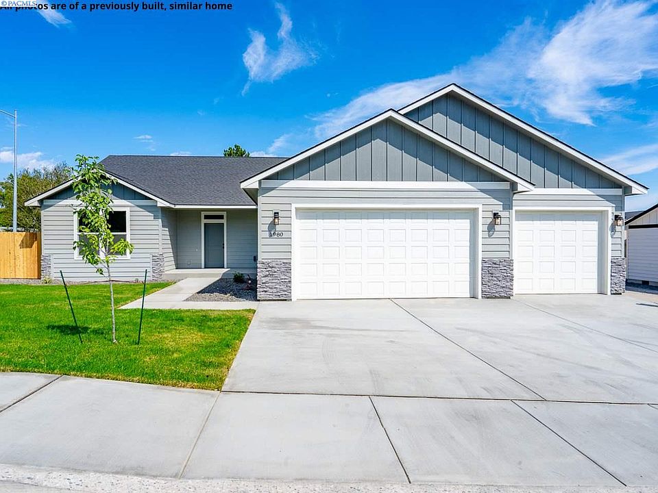 1st image of 1915 W 39th Ave