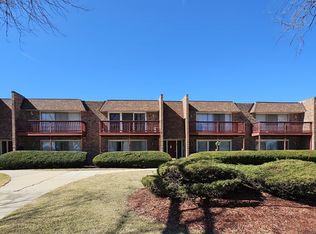 520 N Roberts Dr APT 2C, Glenwood, IL 60425