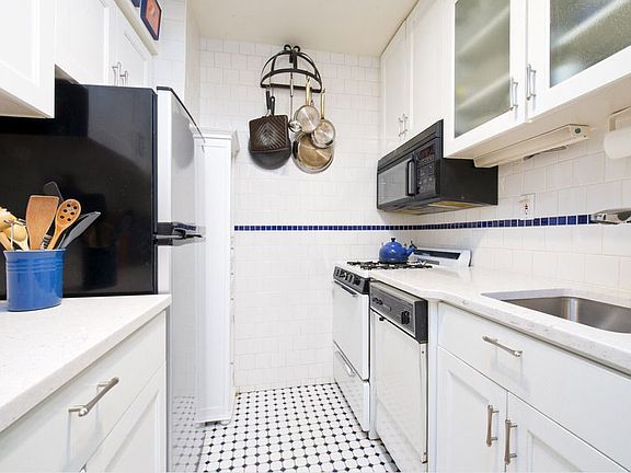 2nd image of 515 E 85th St APT 10A