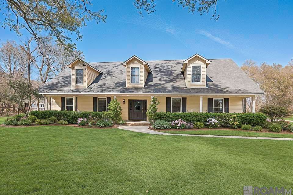 1st image of 520 Pecan Dr