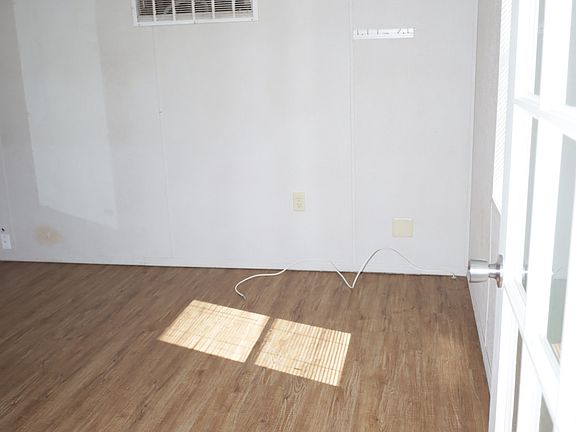 2nd image of 1516 S Myrtle Ave