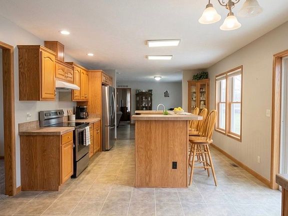2nd image of 8401 Falconview Pkwy
