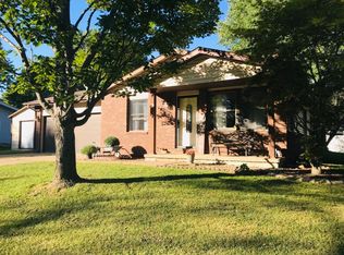 30 Trout Dr, Highland, IL 62249