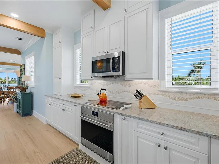 115 Aqua Ln — Photo 19