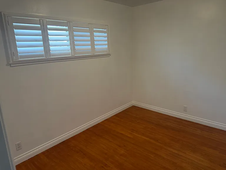 636 Invergarry St — Photo 7