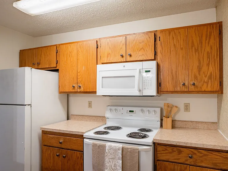 Fargo, ND Cedar Pointe Apartments | Kitchen