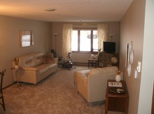 403 2nd Ave E APT 3, Oskaloosa, IA 52577